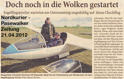 Nordkurier - Pasewalker Zeitung 21.04.2012 - Doch noch in die Wolken gestartet - Kleines Bild m Text